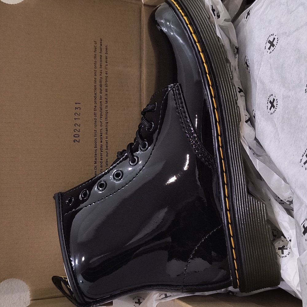NWT! Dr. Marten's kids size 4 all weather boots!